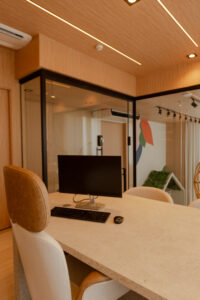 Larissa Salles - Arquiteta em Alphaville - Blomarq Arquitetura e Móveis Planejados Sob Medida de Alto Padrão